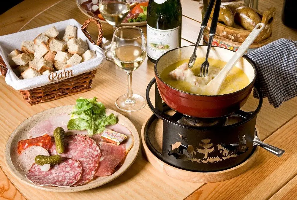 Fondue Charcuterie pain vin