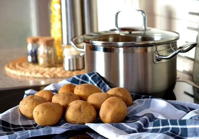 Quelles sont les pommes de terre recommandées pour la raclette ?