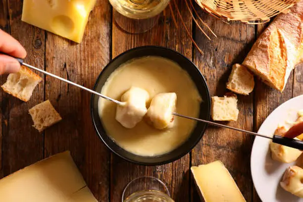 Recette - Fondue savoyarde revue et corrigée en vidéo 